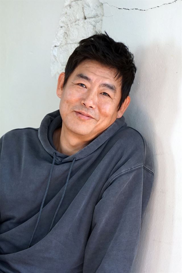 What kind of actor is the famous Korean actor “Sung Dong-il”?