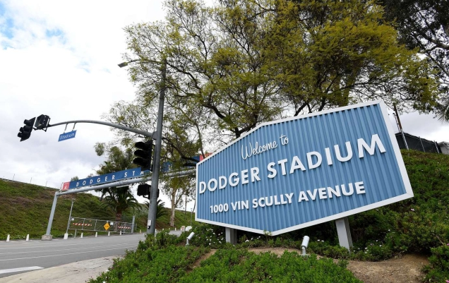 31-year-old Dodgers scout Corona 19 died of complications.