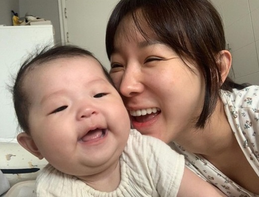 Lee Jihye is happy with the smell of her second daughter