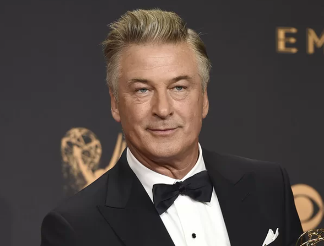 Alec Baldwin goes out with his family ahead…